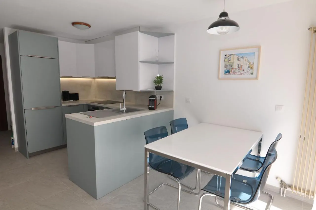 Albert 1Er - Chic One-Bedroom Apartment With Parking - Stayinantibes